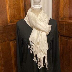 Off white casual scarf/wrap with fringe size 74X28
